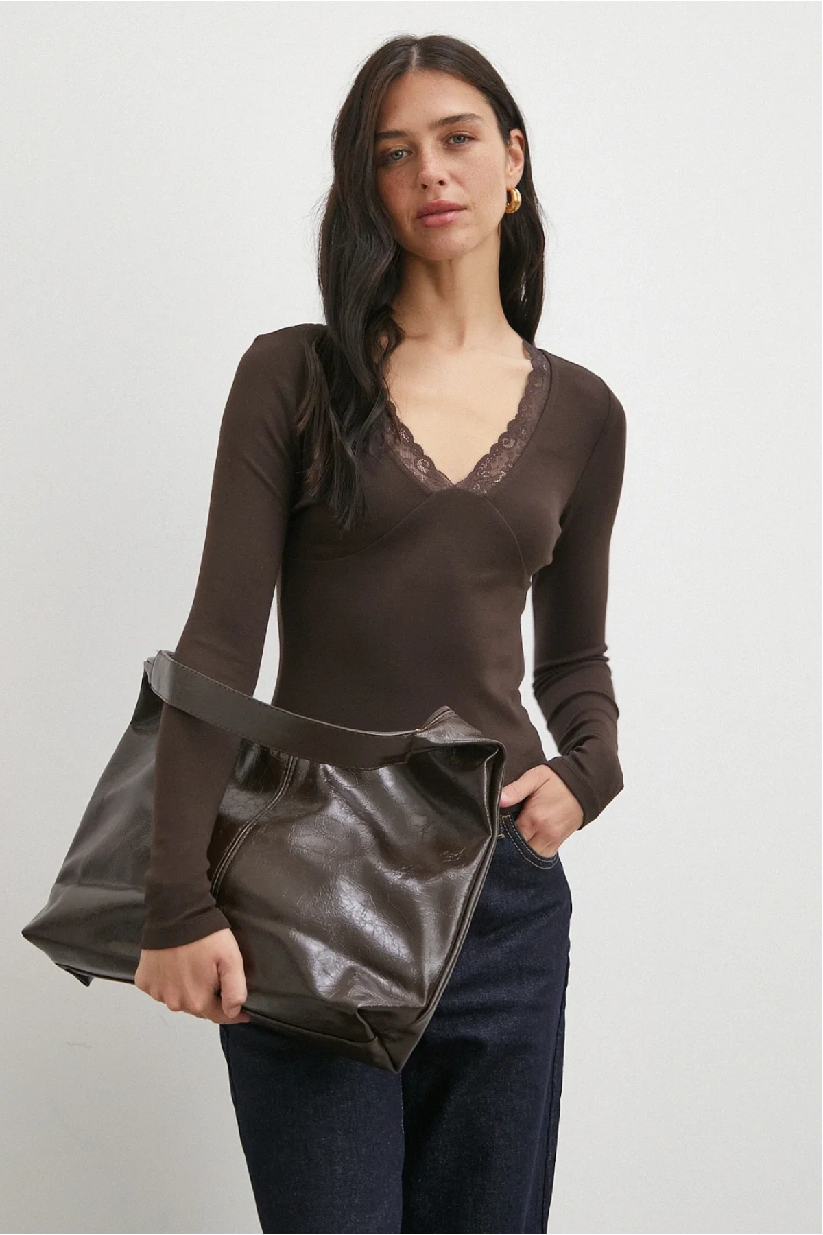 Yakası Dantelli T-shırt Kahve