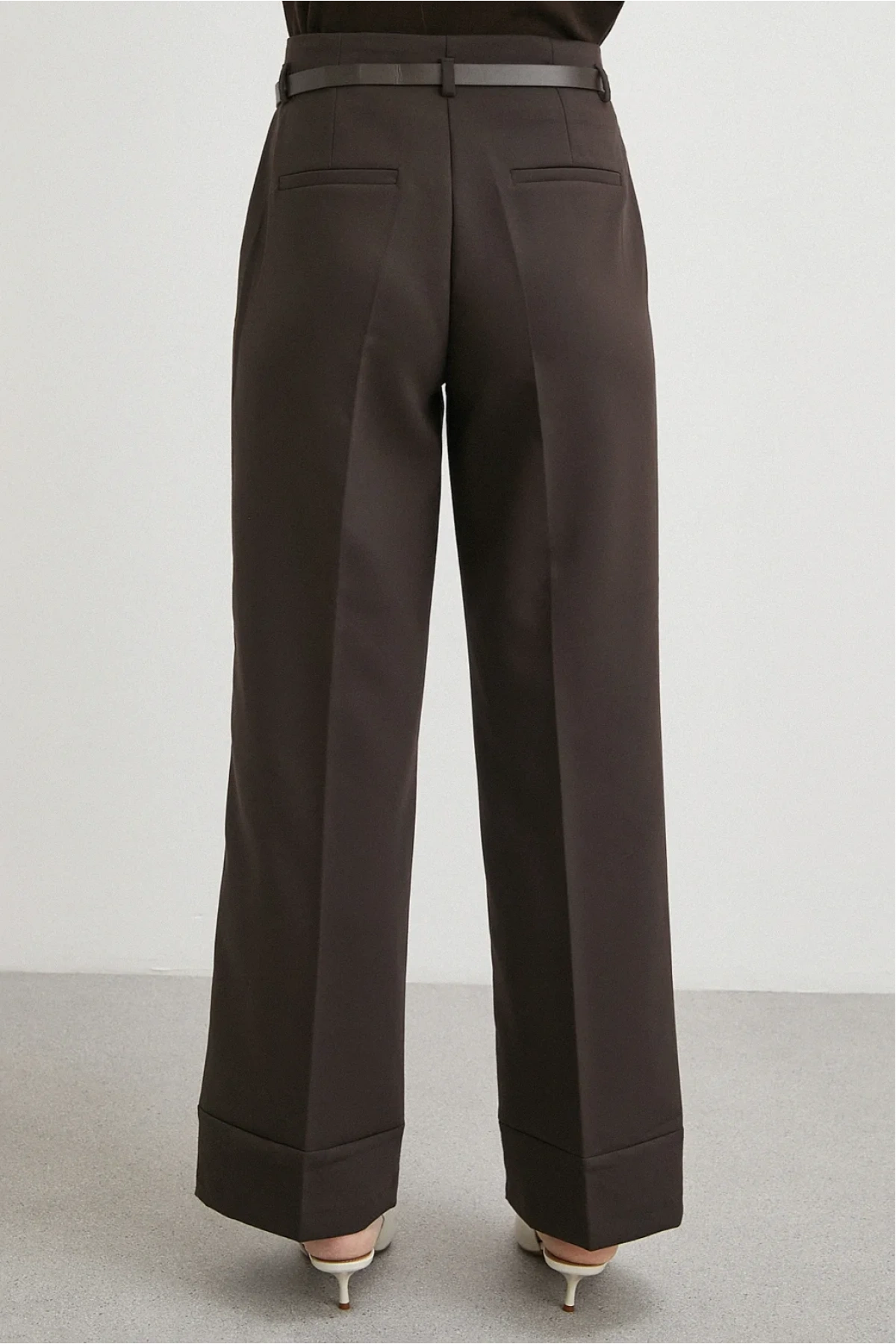 Yüksek Bel Paça Detaylı Kemerli Pantolon Kahve