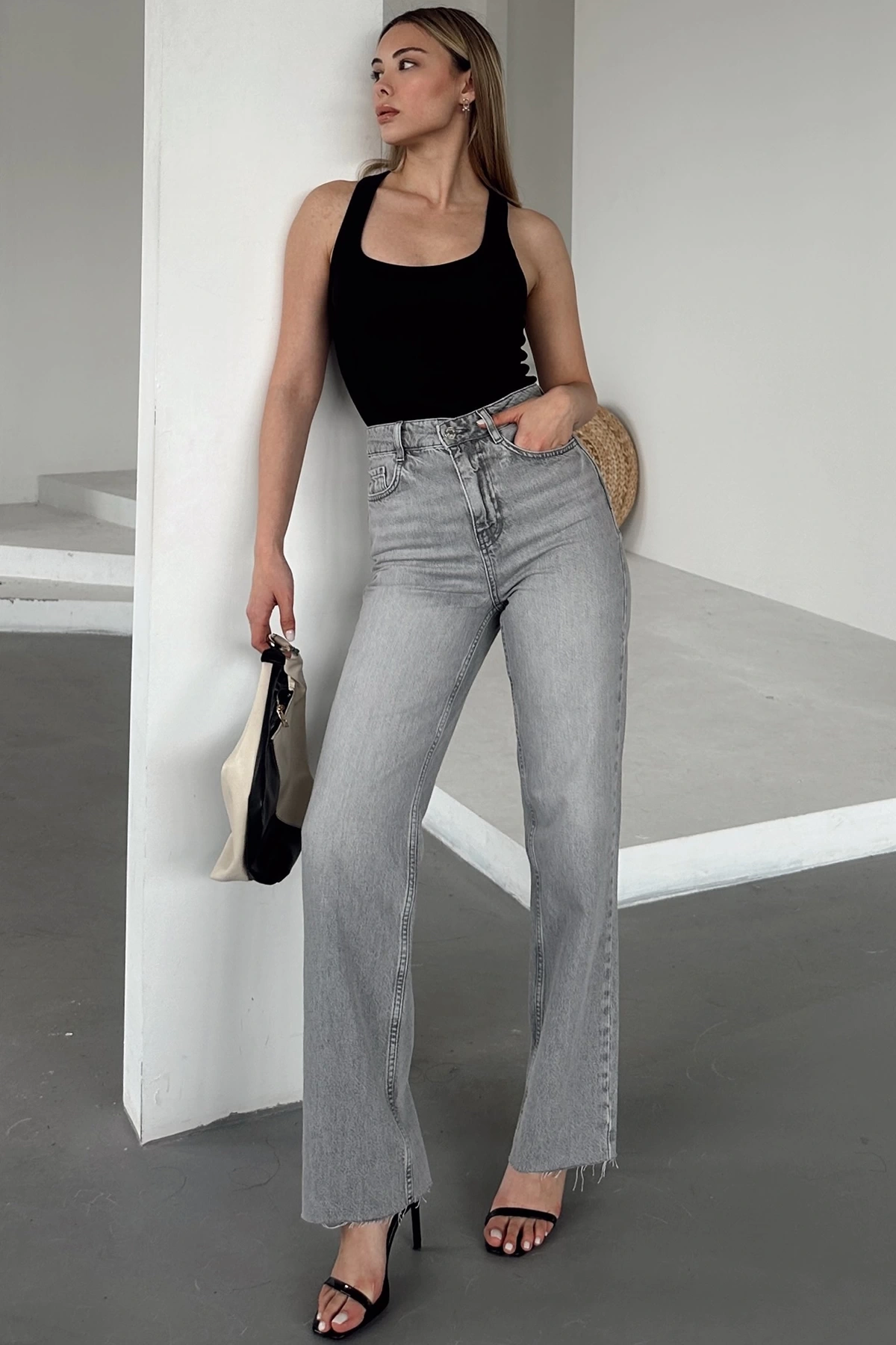 Yüksel Bel Kesik Geniş Paça Jean