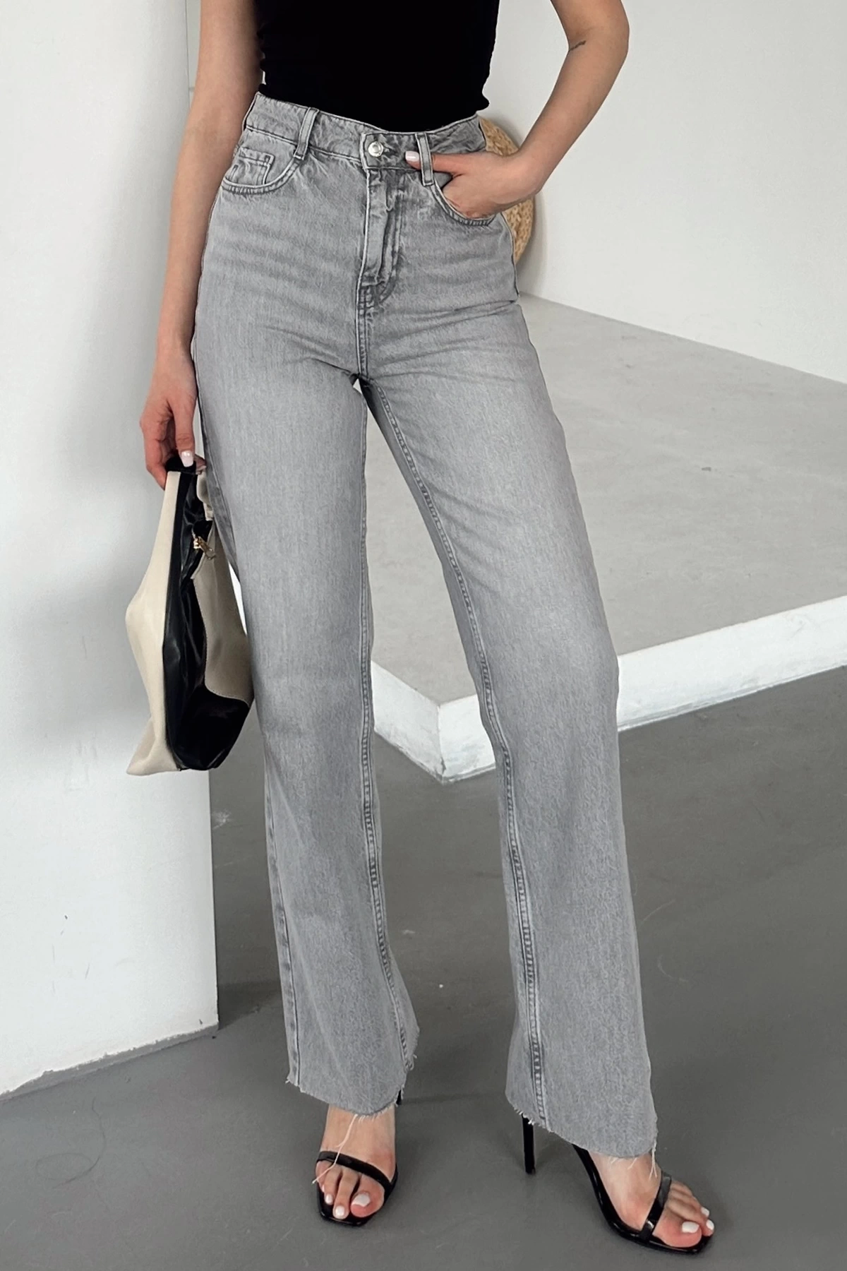 Yüksel Bel Kesik Geniş Paça Jean