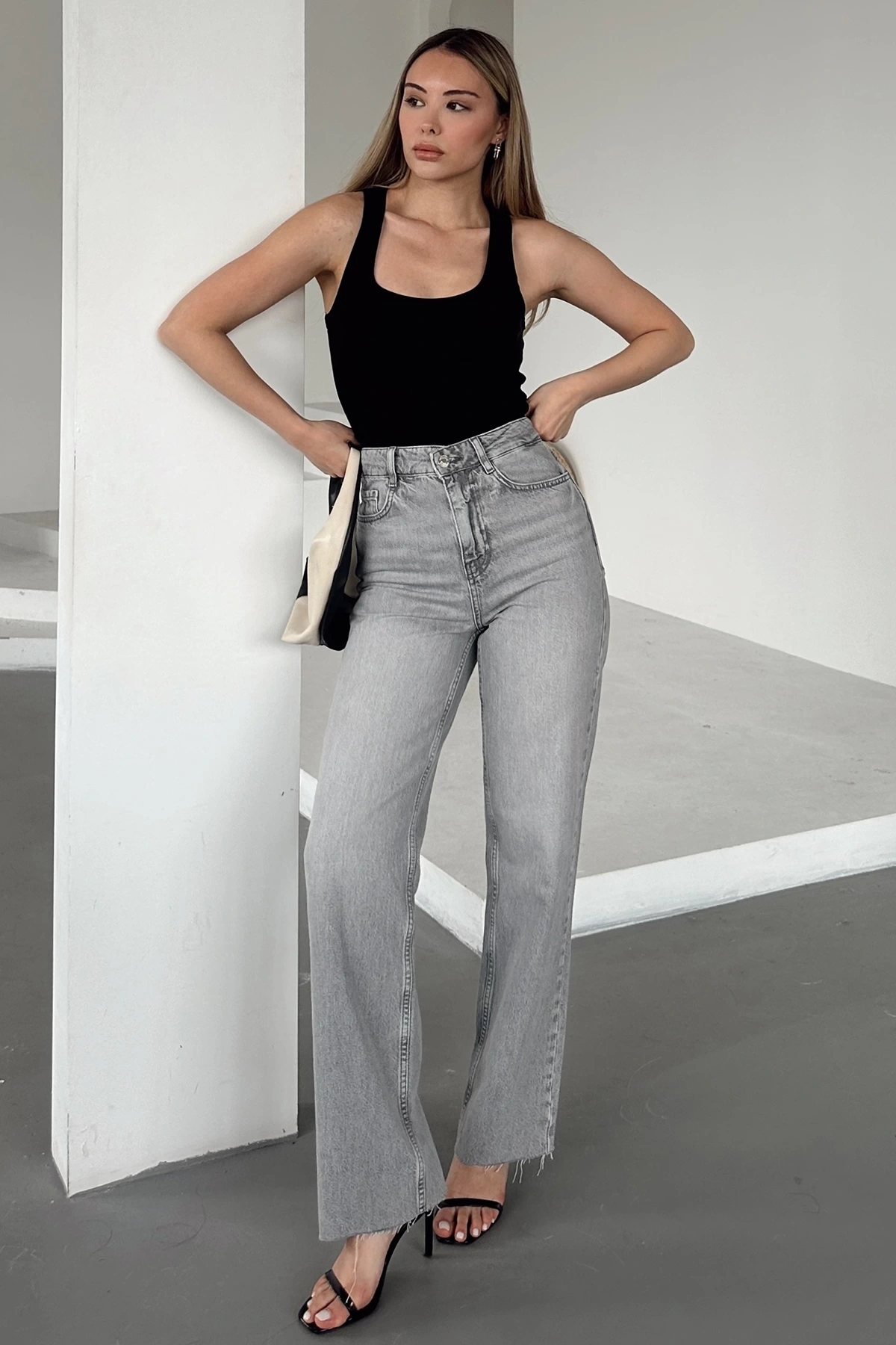 Yüksel Bel Kesik Geniş Paça Jean