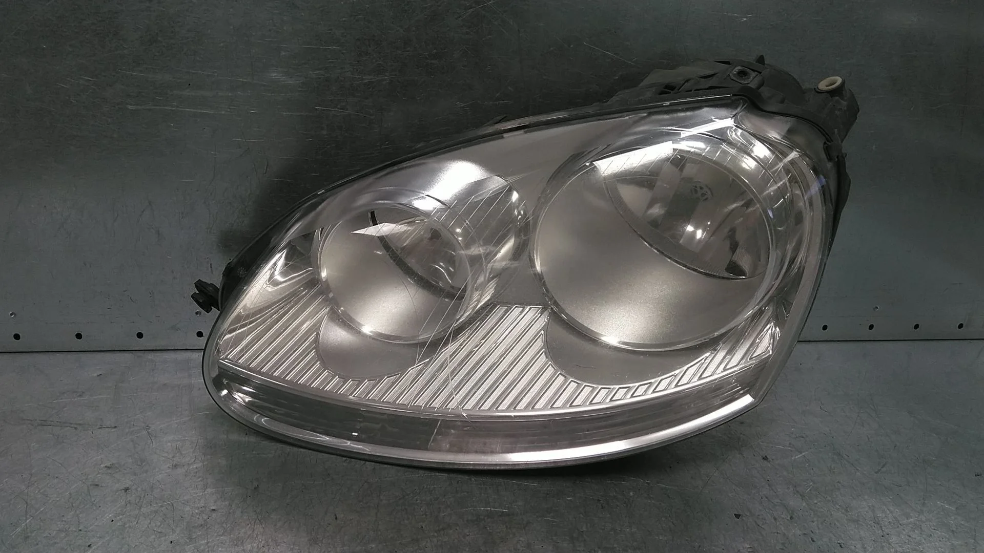 ÖN FAR ( MOTOR ÜSTÜNDE) SOL JETTA/GOLF 5 2004-