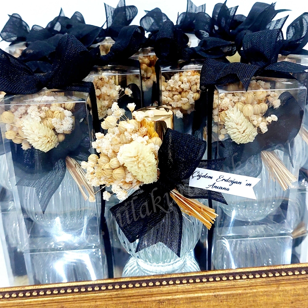 Çiçekli ve Siyah Kurdeleli Gold Kapaklı Cam Şişe Kolonya Hediyelik