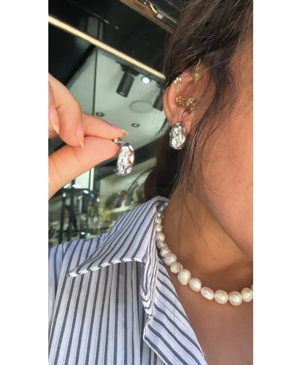 925 Ayar Gümüş Dokulu Desenli Çivi Model Küpe