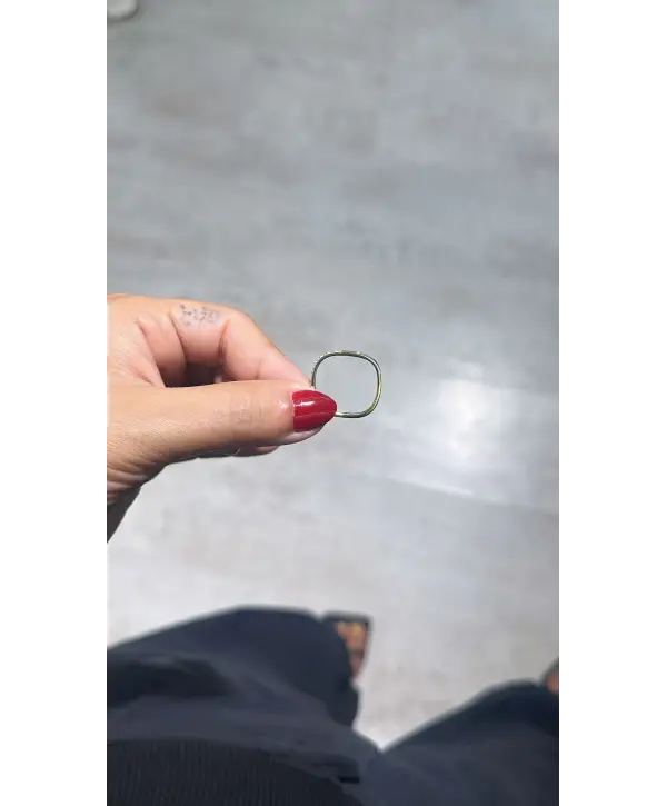 925 Ayar Gümüş Kare Model Taş Detaylı Yüzük