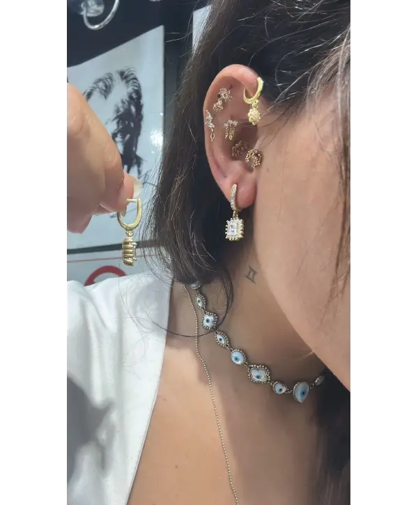 925 Ayar Gümüş Kare Taşlı Sallantılı Gold Küpe