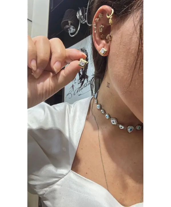 925 Ayar Gümüş Kare Model Taşlı Gold Küpe