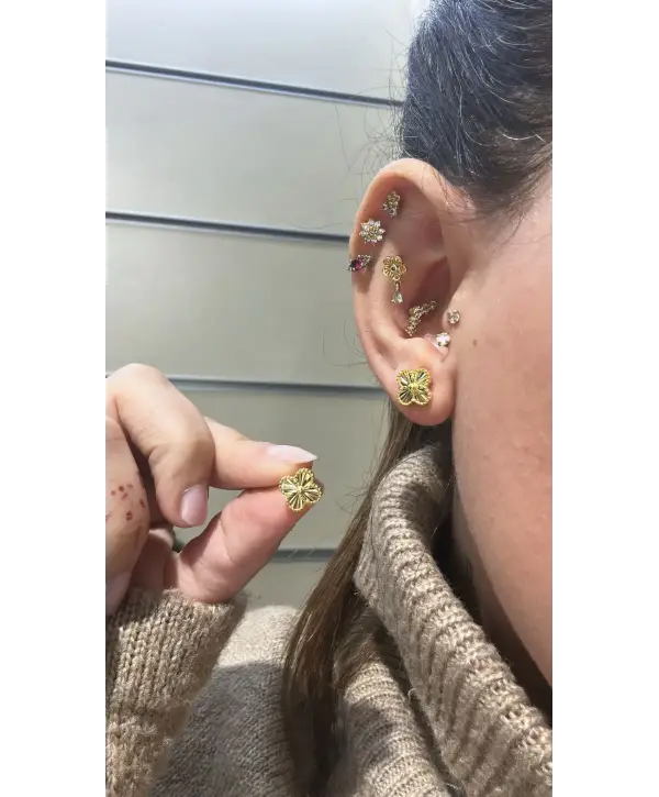 925 Ayar Gümüş İthal Gold Minik Vidalı Yonca Küpe