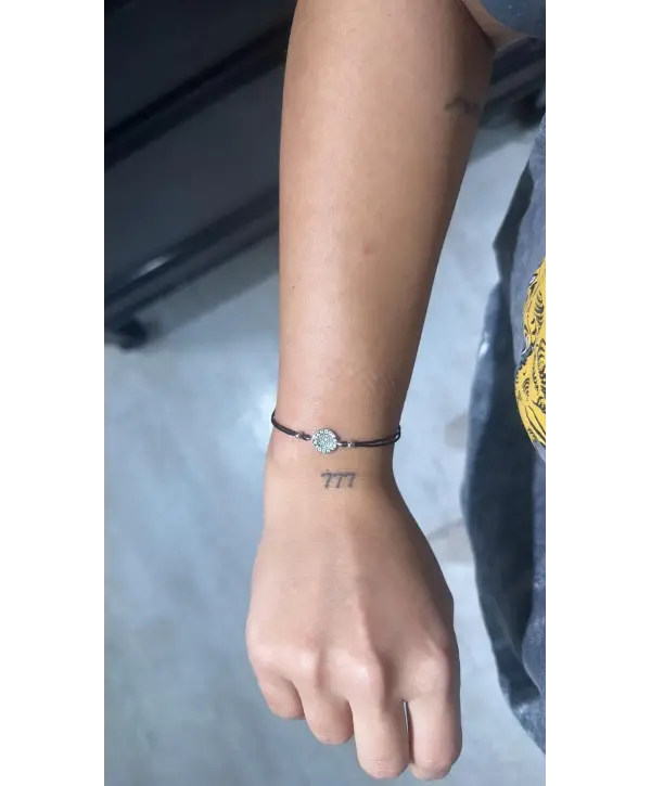 925 Ayar Gümüş Siyah İpli Taş Detay Bileklik
