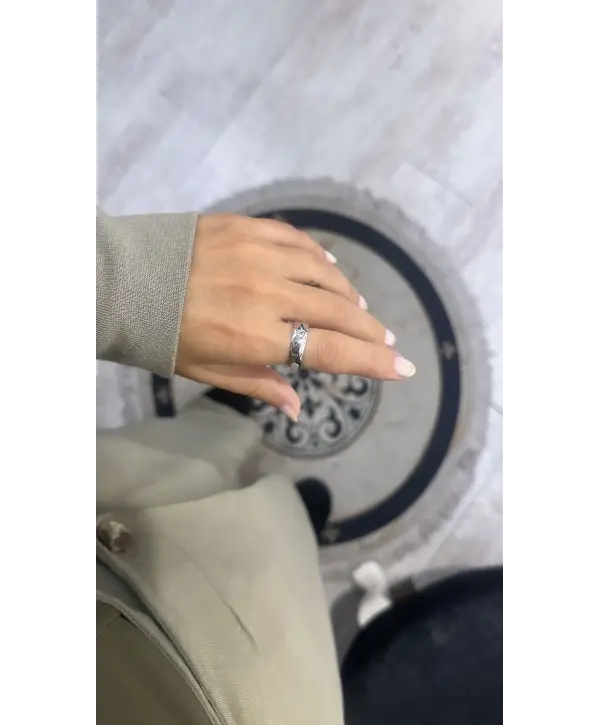 925 Ayar Gümüş Asimetrik Desenli Yüzük