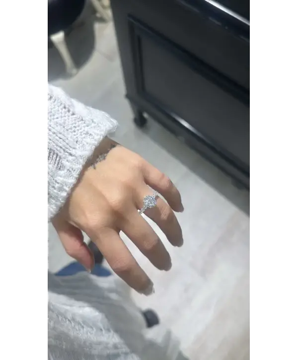 925 Ayar Gümüş Mozanit Taş Kenarları Sırataş İthal Vip Yüzük