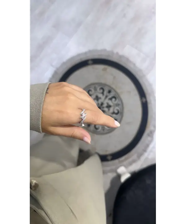 925 Ayar Gümüş Üzeri Geçişli Taşlı İthal Yüzük