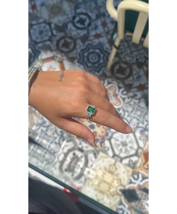925 Ayar Gümüş Yeşil Taşlı İthal Yüzük
