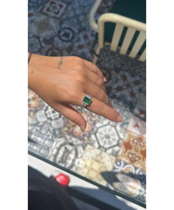 925 Ayar Gümüş Yeşil Taşlı İthal Yüzük