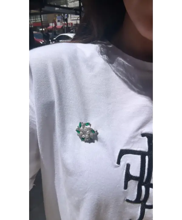 925 Ayar Gümüş İnci ve Yeşil Taş Detaylı Broş