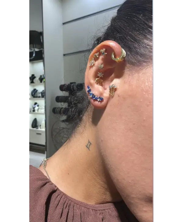 925 Ayar Gümüş Safir Mavi Renk Sıra Taşlı Tek Kulak Küpe