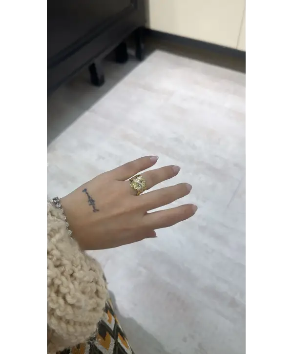 925 Ayar Gümüş Ara Taşlı Dalga Geçişli Gold Yüzük