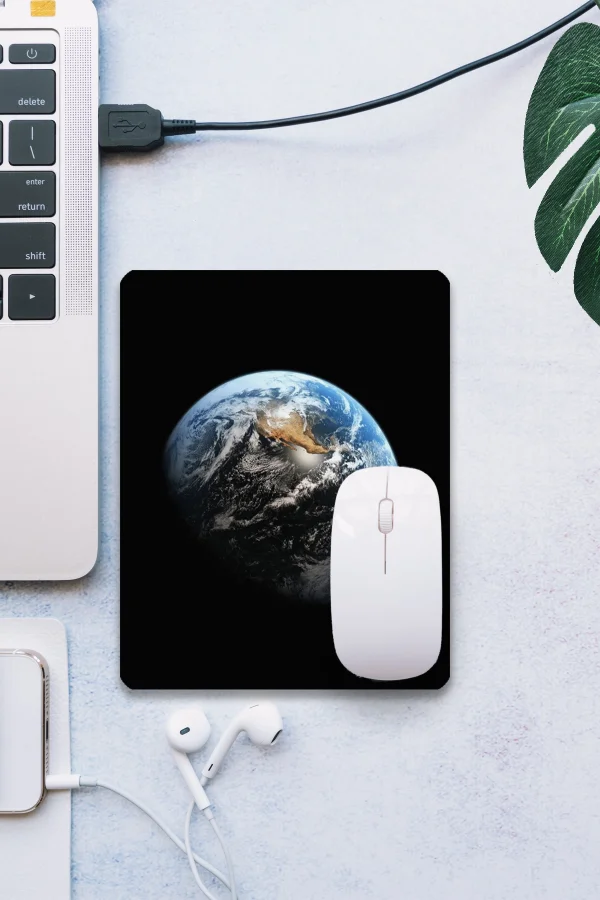 SonicTouch Dünya Planet Temalı Siyah Pürüzsüz Yüzey Kaymaz Taban Dikişsiz Kenar Gamer Oyuncu Mouse Pad 19x23cm