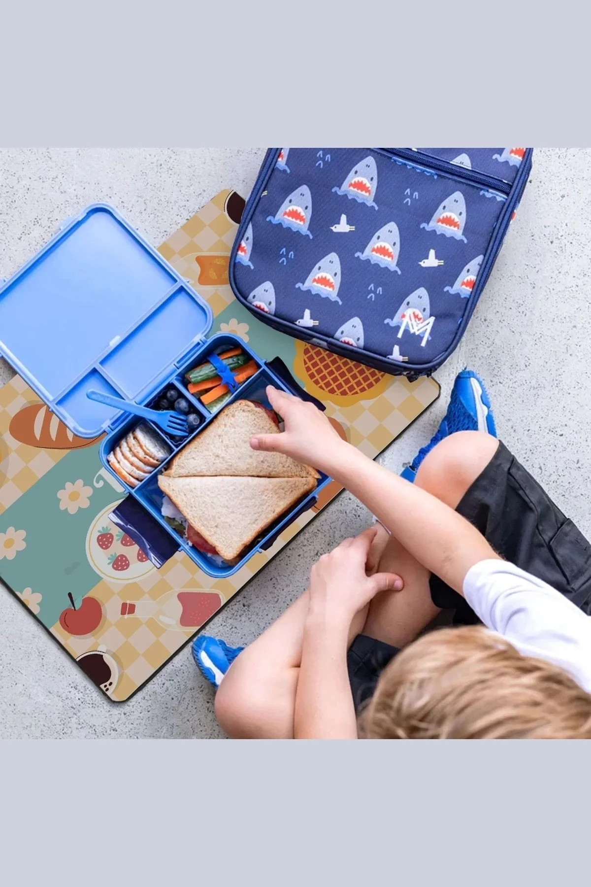 MAtGo School Beslenme Saati Çilekli Sıvı Geçirmez Beslenme Matı Kaymaz Yıkanabilir Okul Yemek Pad 35x45cm