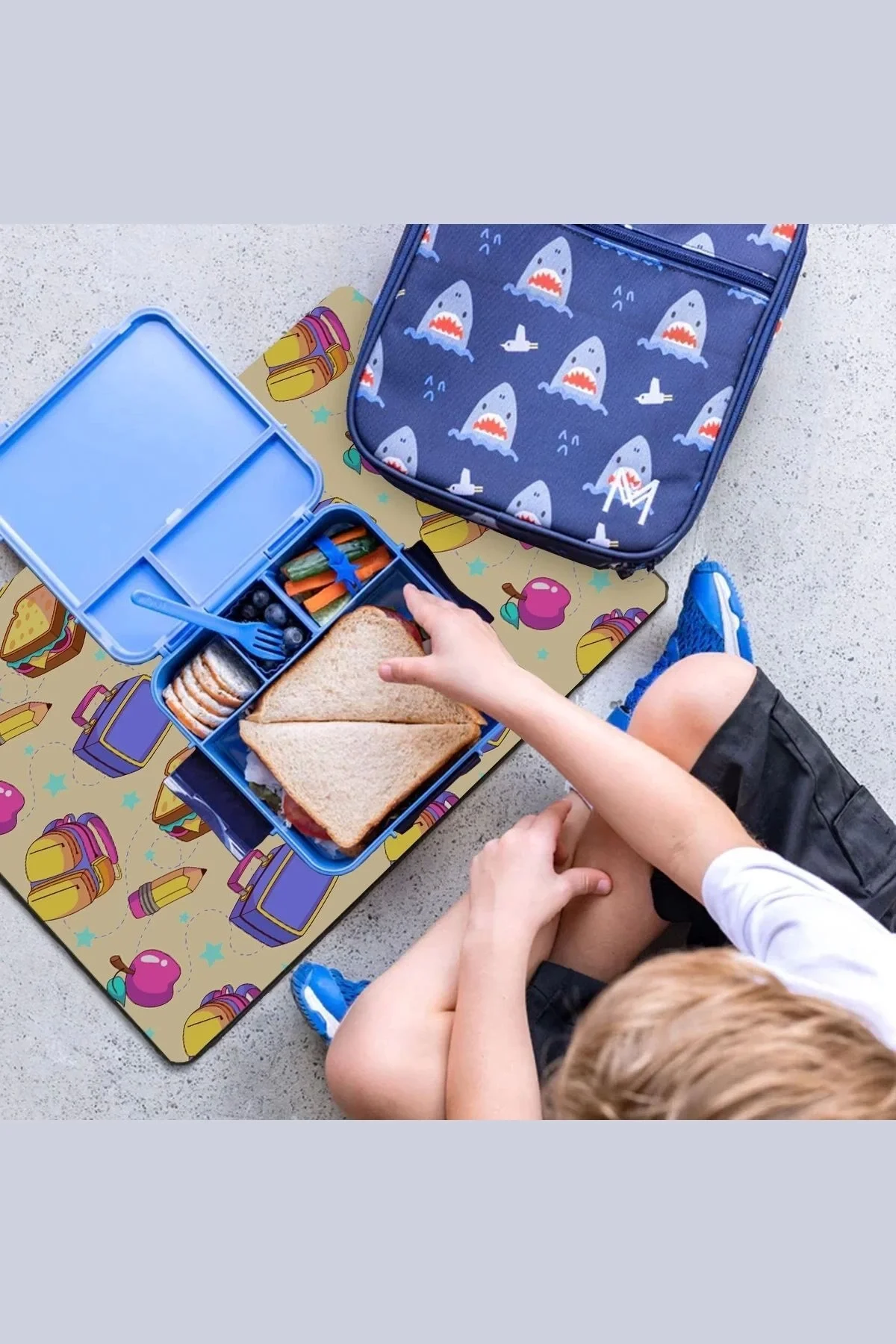 MAtGo School Sandviç, Elma Temalı Sıvı Geçirmez Beslenme Matı Kaymaz Yıkanabilir Okul Yemek Pad 35x45cm