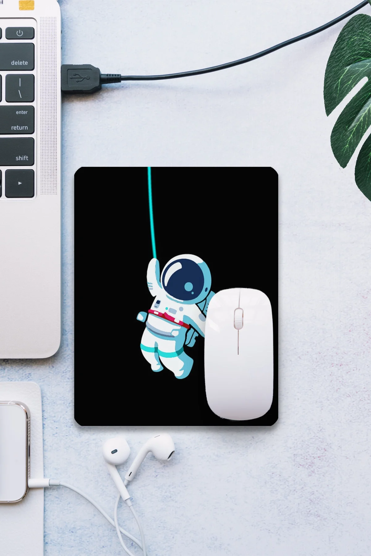 SonicTouch Astronot Temalı Siyah Pürüzsüz Yüzey Kaymaz Taban Dikişsiz Kenar Gamer Oyuncu Mouse Pad 19x23cm