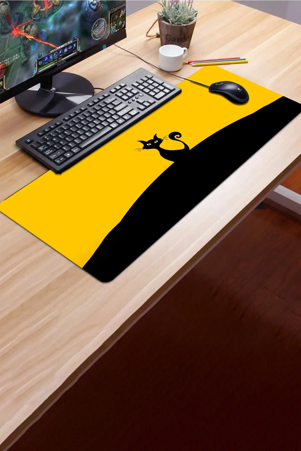 SonicTouch Kara Kedi Sarı Siyah Gamer Oyuncu Dikişsiz Sıvı Geçirmez Klavye Mouse Pad 32x70Cm