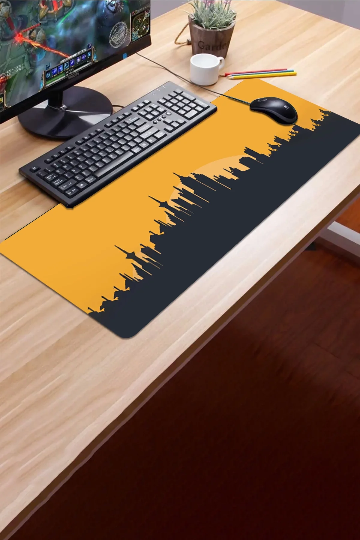 SonicTouch Şehir Silüeti Temalı Sarı Siyah Gamer Oyuncu Dikişsiz Sıvı Geçirmez Klavye Mouse Pad 32x70Cm