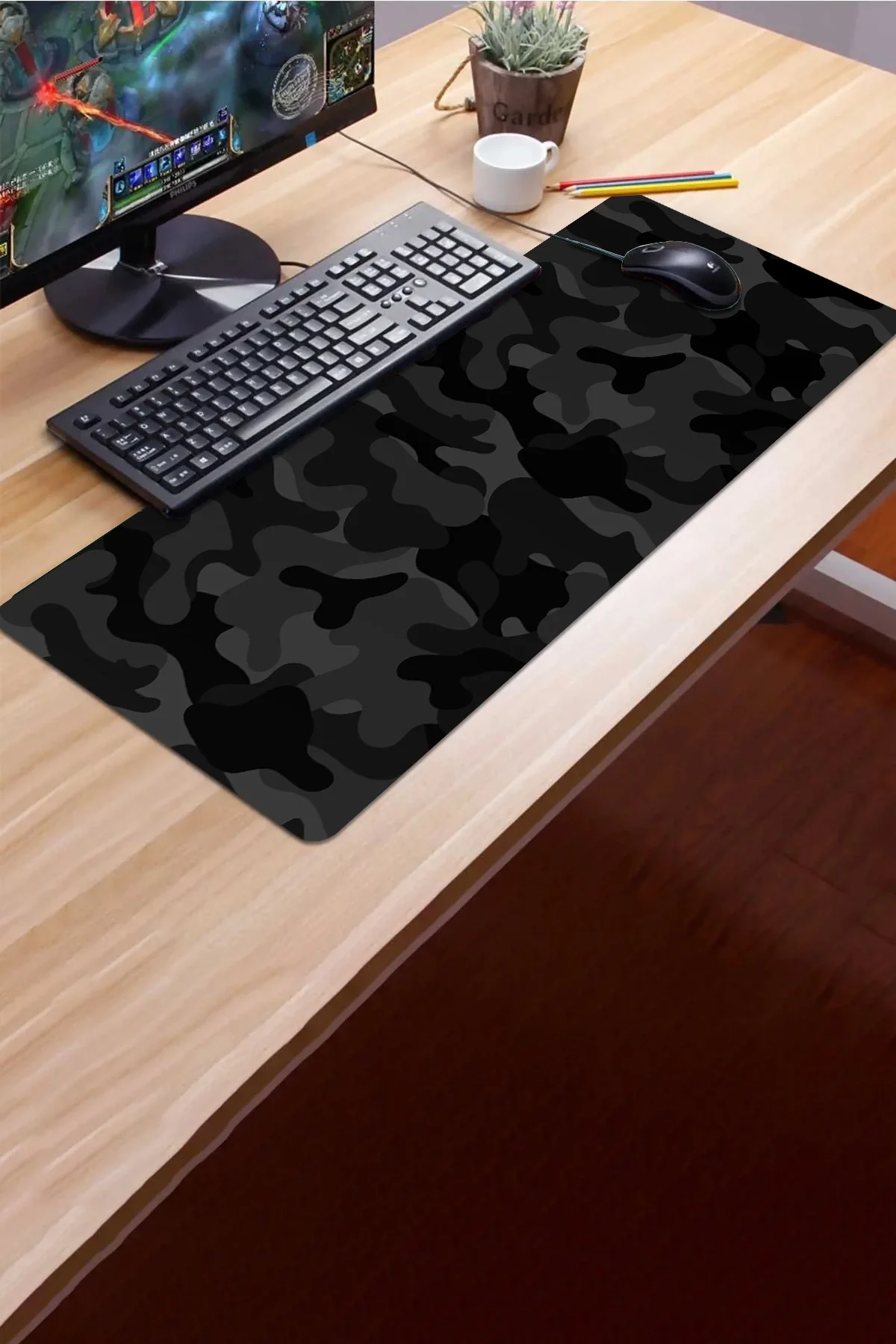 SonicTouch Siyah Gri Kamuflaj Desenli Gamer Oyuncu Dikişsiz Sıvı Geçirmez Klavye Mouse Pad 32x70Cm