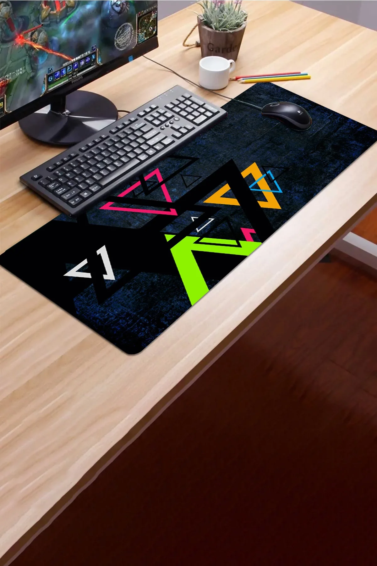 SonicTouch Geometrik Renkli Üçgen Desenler Gamer Oyuncu Dikişsiz Sıvı Geçirmez Klavye Mouse Pad 32x70Cm