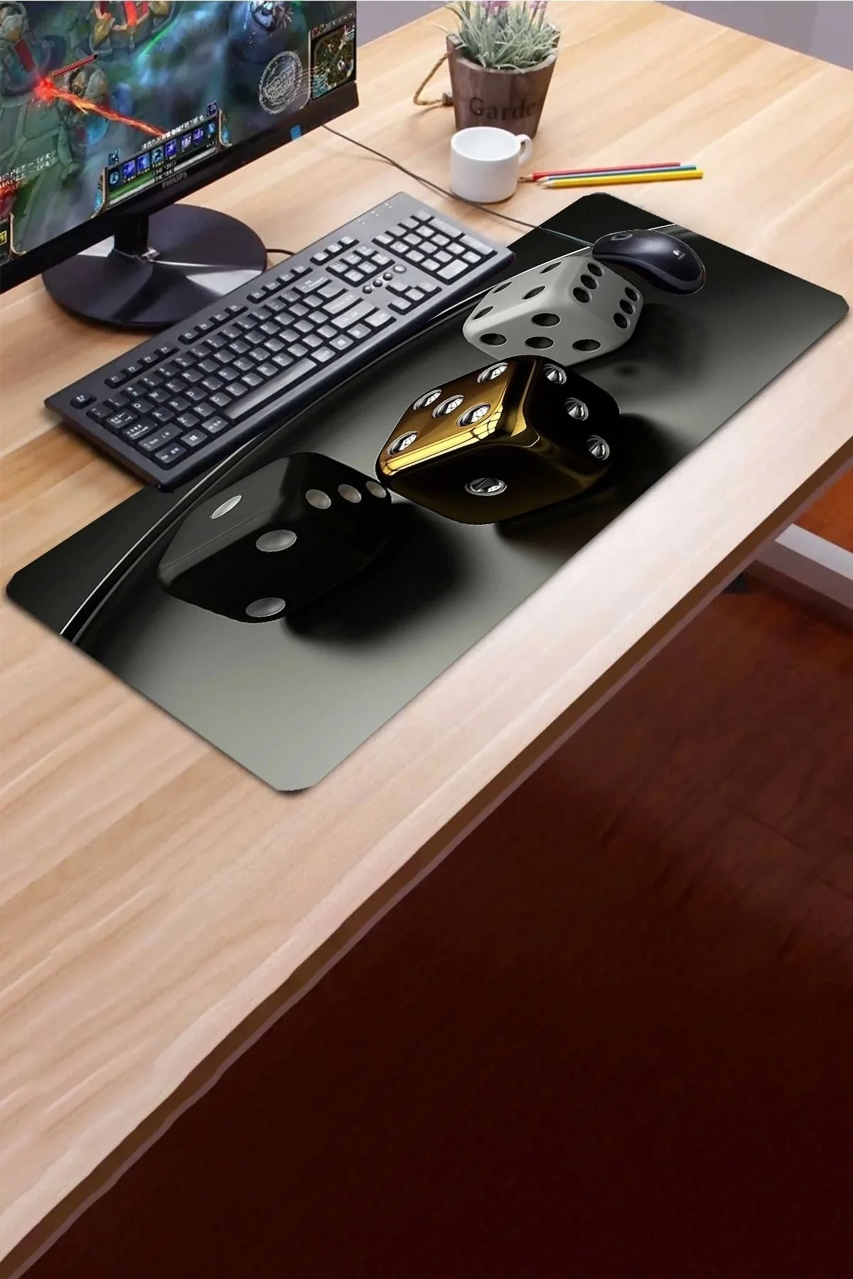 SonicTouch Siyah Beyaz Altın Zar Desenli Kaymaz Gaming Oyuncu Masaüstü Dikişsiz Klavye Mouse Pad 32x70Cm