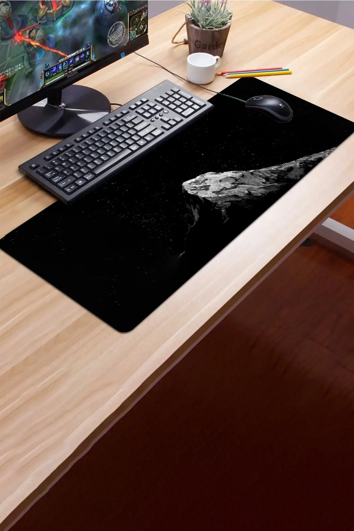 SonicTouch Siyah Dağ Temalı Gamer Oyuncu Dikişsiz Sıvı Geçirmez Klavye Mouse Pad 32x70Cm