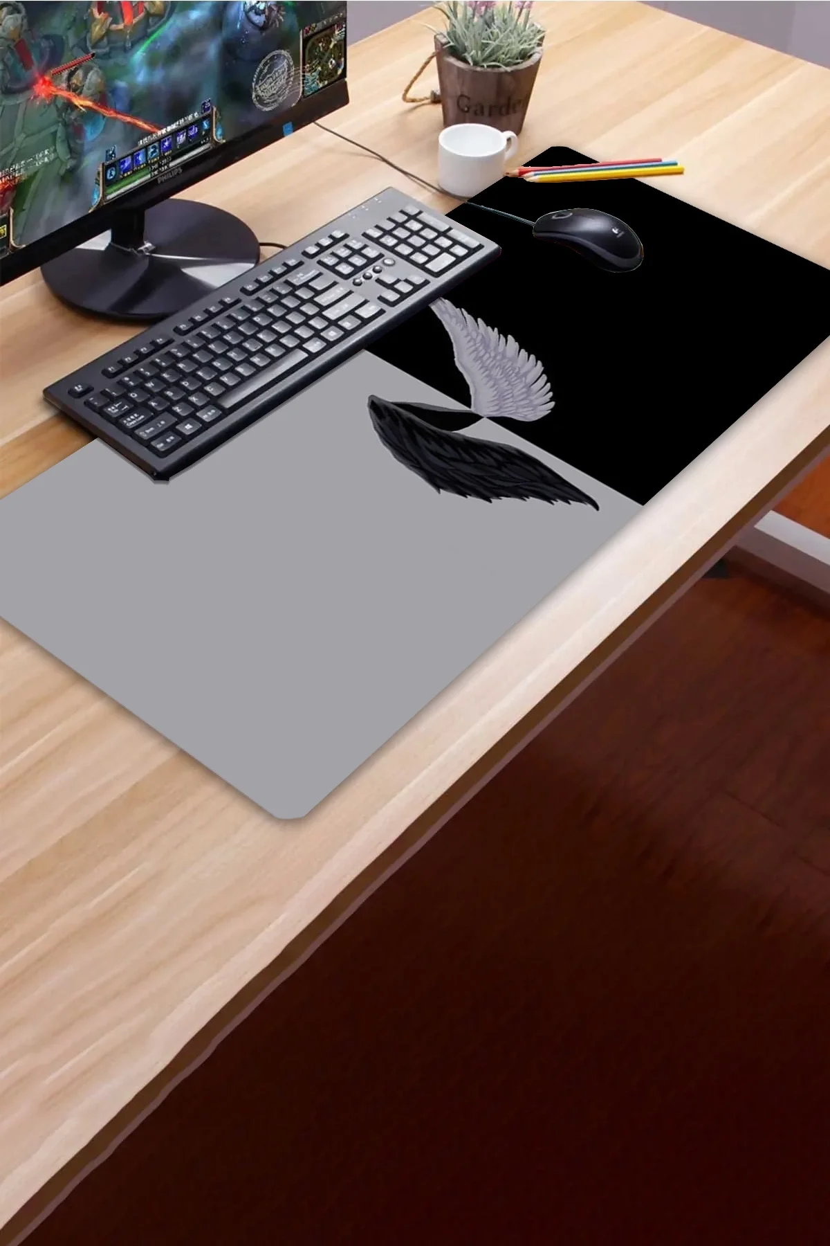 SonicTouch UltraGrand Melek ve Şeytan Kanatları Dikişsiz Xxl Gaming Oyuncu Masaüstü Siyah Beyaz Klavye Mouse Pad 40x90Cm