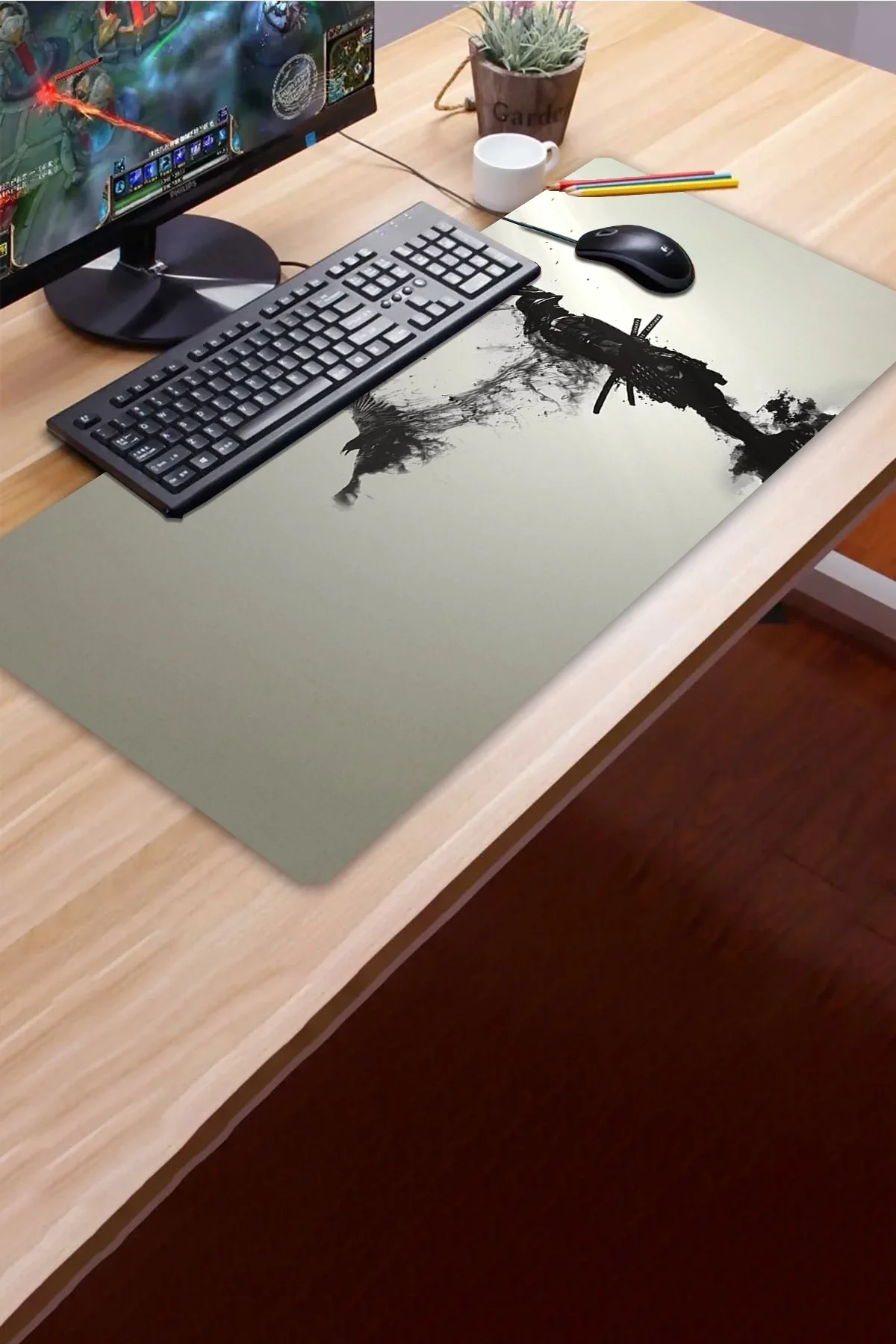 SonicTouch UltraGrand Kuzgun ve Samuray Dikişsiz Xxl Gaming Oyuncu Masaüstü Siyah Beyaz Klavye Mouse Pad 40x90Cm
