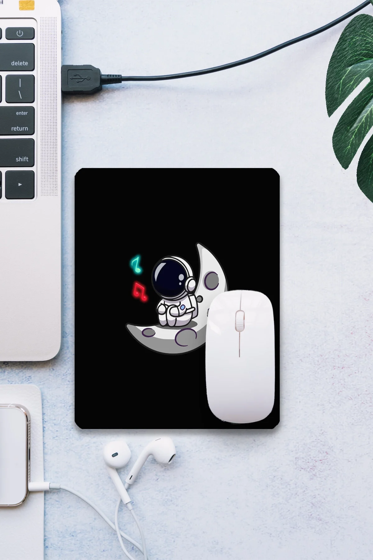 SonicTouch Yalnız Astronot Pürüzsüz Yüzey Kaymaz Taban Dikişsiz Kenar Gamer Oyuncu Mouse Pad 19x23cm