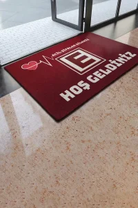 Valerine Life Eczane Logolu Kırmızı Acil Şifalar Dileriz Hoşgeldiniz İşyeri Kapı Önü Paspası 45x70cm