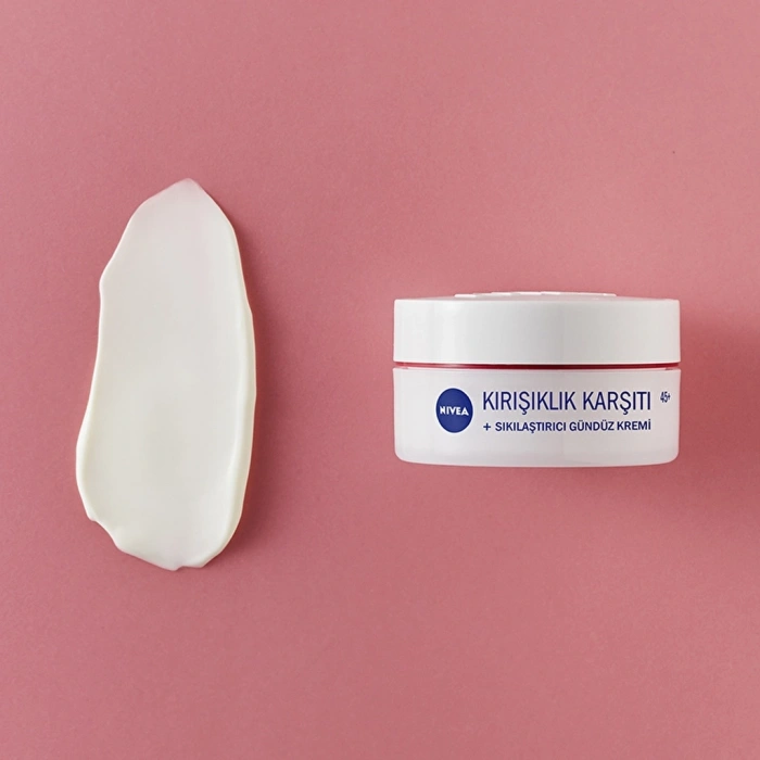 Nivea 45+ Yaş Kırışıklık Karşıtı + Sıkılaştırıcı Yüz Bakım Kremi 50 ml