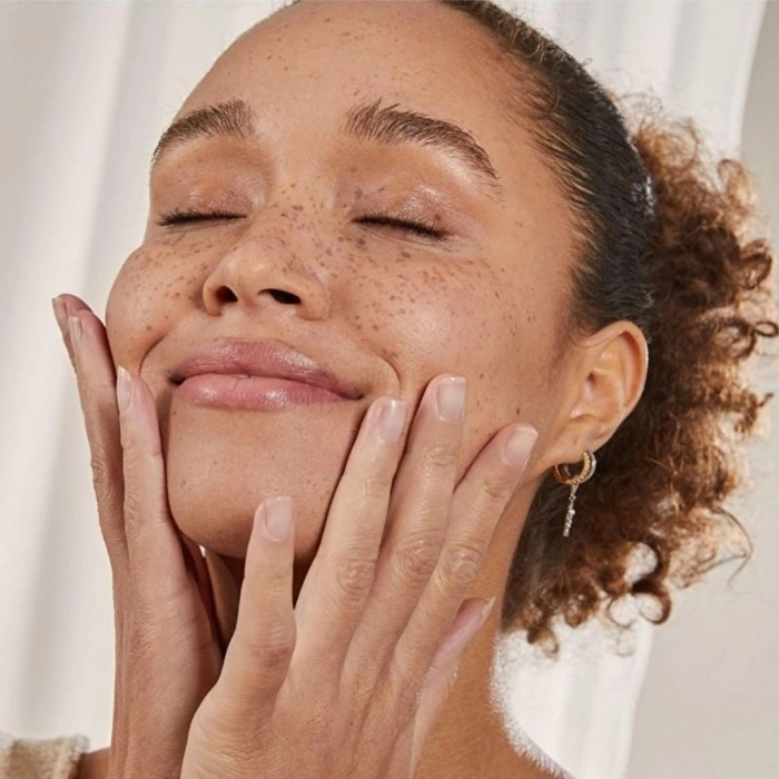 Nivea Siyah Nokta Temizleyici ve Gözenek Arındırıcı Burun T-Bant 1 Kutu