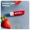 Nivea Çilek Renkli Nemlendirici Dudak Bakım Kremi ve Parlatıcısı 4.8 gr