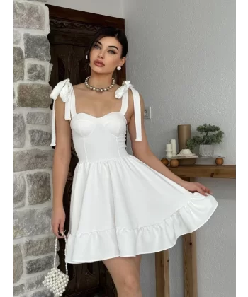 Beyaz Eteği Volanlı İp Askılı Bağlamalı Mini Elbise