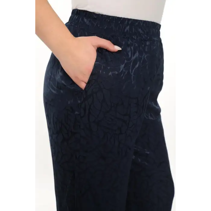 Kadın Jakarlı Beli Lastikli Rahat Kesim Pantolon – Günlük Şık ve Konforlu