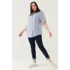 Büyük Beden Kadın Çizgili Gömlek – Rahat Kesim, Şık Tasarım