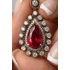 0.77 Ct. Kırmızı Taşlı Elmas Küpe