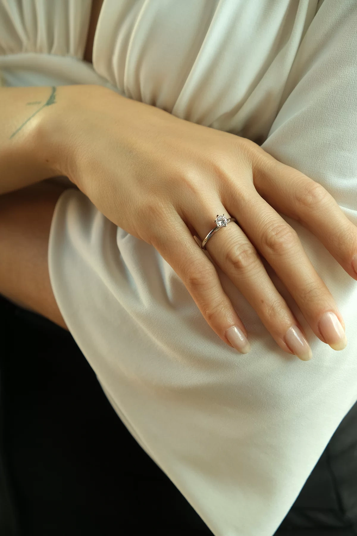 Asil 14 Ayar Badem Tırnak Tek Taş Altın Yüzük YZK1704