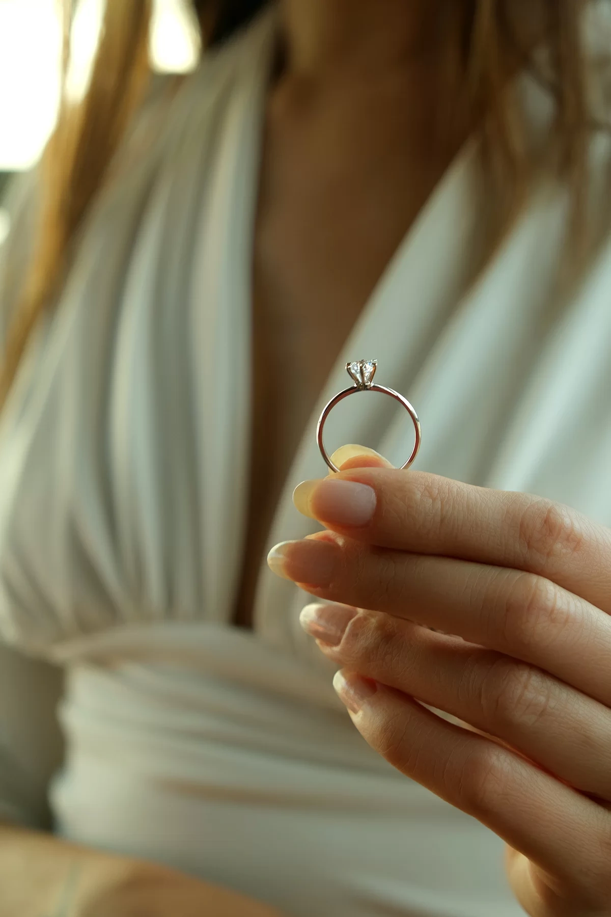 Asil 14 Ayar Badem Tırnak Tek Taş Altın Yüzük YZK1704