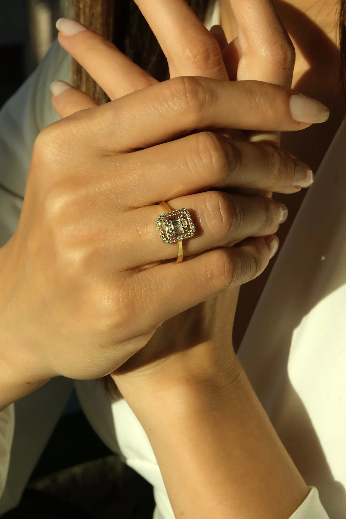 Asil 14 Ayar Baget Taşlı Altın Yüzük YZK2131