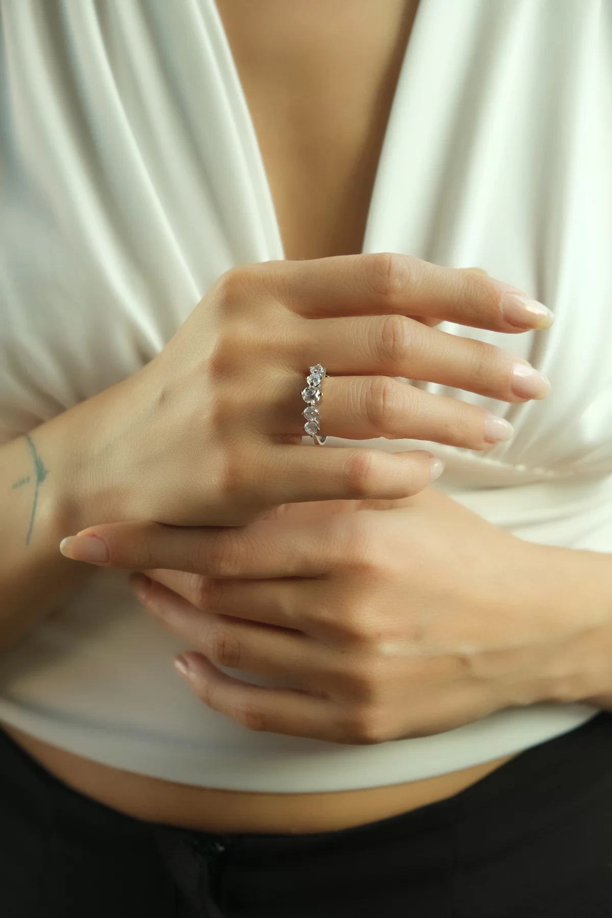 Asil 14 Ayar Beştaş Beyaz Altın Yüzük YZK1440