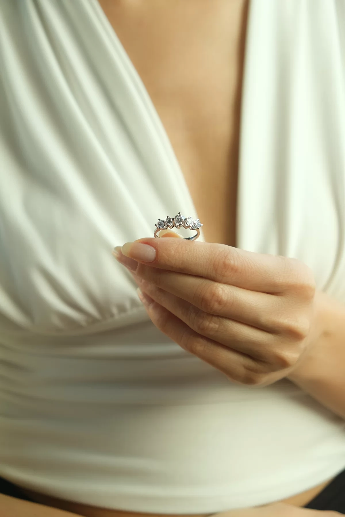 Asil 14 Ayar Beştaş Beyaz Altın Yüzük YZK1440