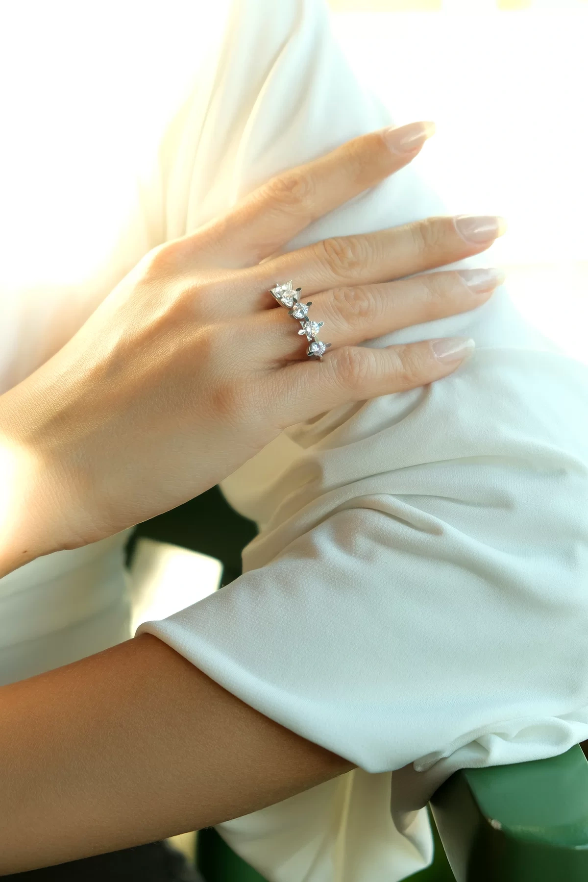 Asil 14 Ayar Beştaş Beyaz Altın Yüzük YZK137