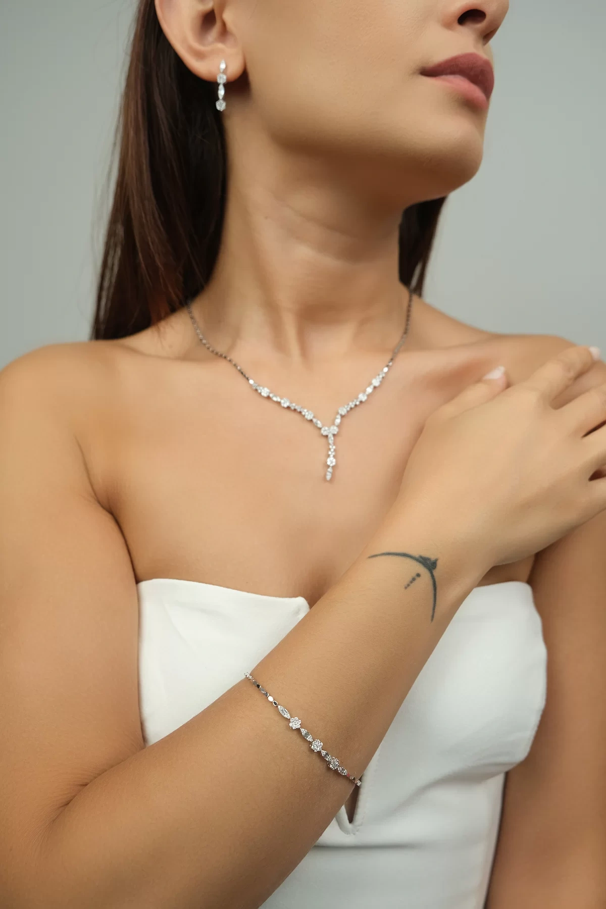 Asil Baget Çiçekli Pırlanta Kolye KNS50