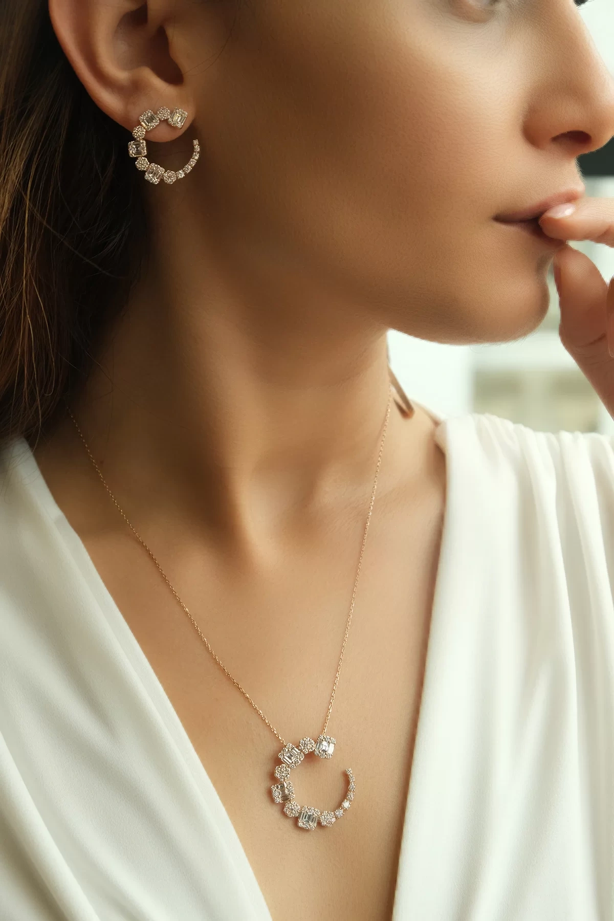 Asil Yarım Ay Baget Pırlanta Kolye PIR3394